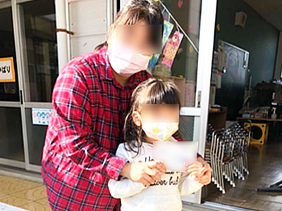 働く20~30代女性に向けた商品説明リーフレット付スキンケア製品セットのサンプリング事例4