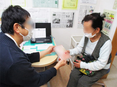 皮膚科、整形外科、リハビリテーションセンターの50代以上の患者に向けた乾燥肌&敏感肌用ボディケアセットのサンプリング事例2