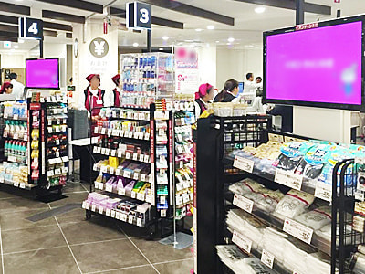 大手流通店内サイネージでの厚労省推進「上手な医療のかかり方」啓もう映像放映事例2