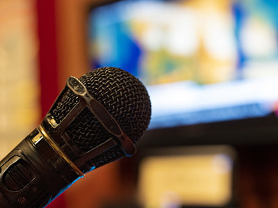 人気漫画単行本発売告知映像のカラオケチェーン個室における曲間CM放映事例2