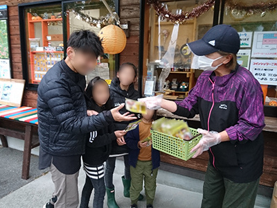 ペースト状万能調味料のキャンプ場でのサンプリング事例1