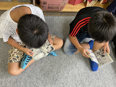 学童施設への小学生向け人気漫画の寄贈および施設内設置による閲覧促進事例2