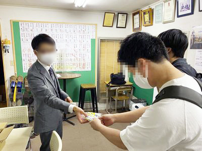 全国の受験塾・予備校・専門学校における眠気覚まし成分配合の清涼飲料水サンプリング事例4