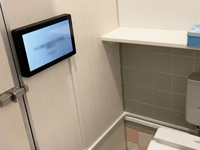 小児科の院内における乳幼児用玩具の商品タッチ&トライおよび訴求ツール配布事例2