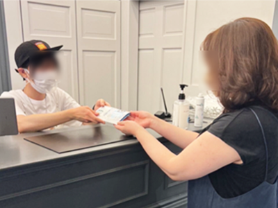 美容室での某有名コーヒーチェーンのアイスコーヒー用ドリップバッグサンプリング事例1