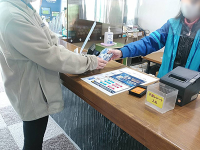 ゴルフ練習場、サウナ施設での東北限定販売アルコール飲料サンプリング事例1