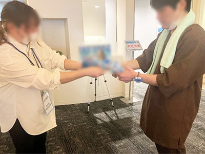 水分補給を必要とするビジネスパーソンに向けた無糖清涼飲料水のサンプリングイベント事例3