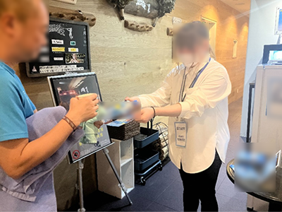 水分補給を必要とするビジネスパーソンに向けた無糖清涼飲料水のサンプリングイベント事例2