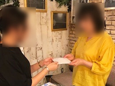 都内高級美容室での30代~50代女性向けヘアケア商材サンプリング事例1