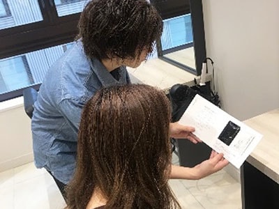 都内高級美容室での30代~50代女性向けヘアケア商材サンプリング事例4