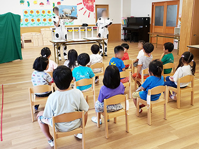 幼稚園での牛乳メーカーによる食の未来を考える啓発イベント事例2