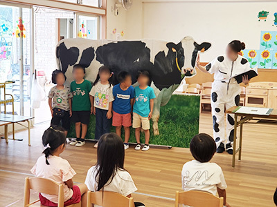 幼稚園での牛乳メーカーによる食の未来を考える啓発イベント事例3