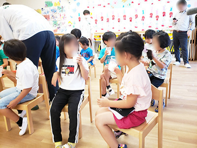 幼稚園での牛乳メーカーによる食の未来を考える啓発イベント事例4