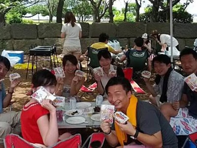 BBQ参加者に向けたヨーグルトの冷蔵サンプリング事例3