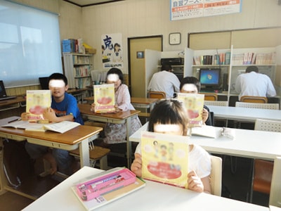 全国学習塾でのGPS搭載子供向け腕時計訴求サンプリング事例1