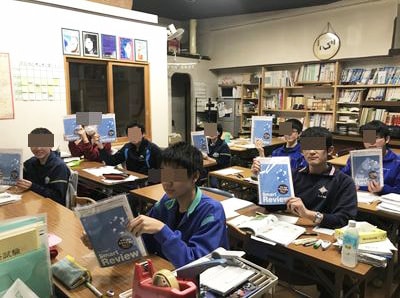 小中生に向けた携帯キャリアの学割訴求ツールサンプリング事例2