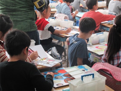 小学校での大手シチューメーカーによる新型栄養失調に関する特別授業事例1