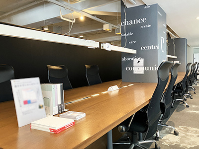 ノマドカフェ・シェアオフィス/コワーキングスペースでのルーズリーフ・バインダーのタッチ&トライ実施事例3