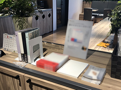 ノマドカフェ・シェアオフィス/コワーキングスペースでのルーズリーフ・バインダーのタッチ&トライ実施事例2