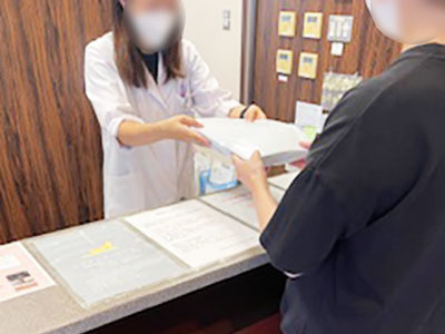 婦人科に通う40～60代の更年期症状の患者に向けた大人用紙パンツの試供品サンプリング事例3