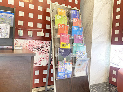 都内観光客やインバウンド客に向けた宿泊施設での物産展イベント告知チラシ設置サンプリング事例2