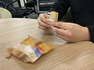 ビジネスパーソンに向けた朝食として食べてもらいたい栄養調整食品のサンプリング事例1