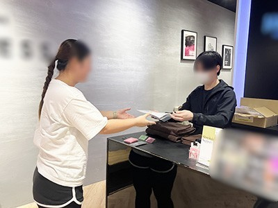 女性向けフィットネスジムでの目のサプリメントサンプリング事例1