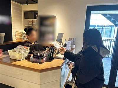 女性向けフィットネスジムでの目のサプリメントサンプリング事例4