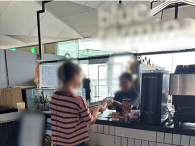 オーガニックカフェレストランでのオーツミルク飲料サンプリング事例4