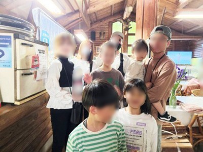 キャンプ場に来るグループに向けたワインボトルのサンプリング事例2