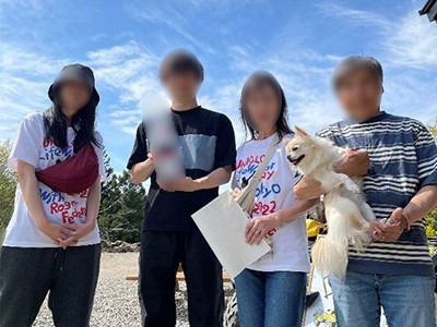 キャンプ場に来るグループに向けたワインボトルのサンプリング事例3